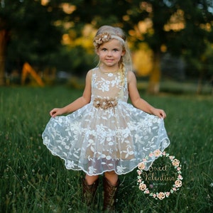 Girls lace flower girl dress with floral pattern and tulle skirt, sleeveless