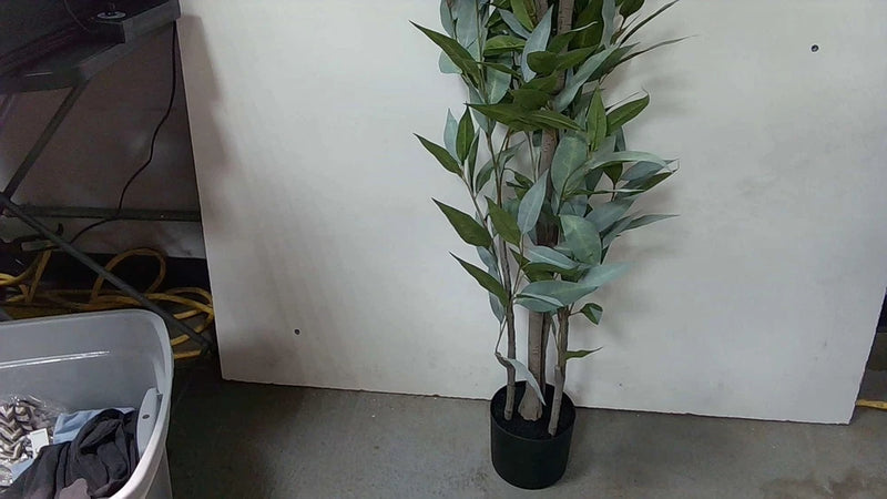 YEPDIN 5ft Artificial eucalyptus Tree, Plants Indoor With Black Planter Green Plant