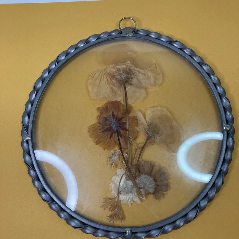 Round pewter rope-twist frame dried flower window suncatcher with hanging loop
