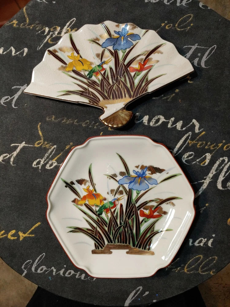 Oriental Decorative plate and Fan.A bird hiding in lily flowers. Lily