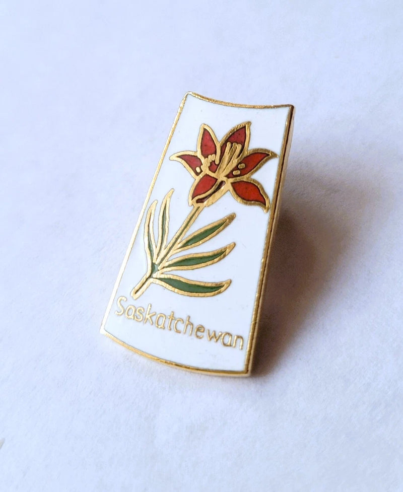 Vintage Saskatchewan lapel pin - Red Lily Flower - Canadian province 1980s map Lily
