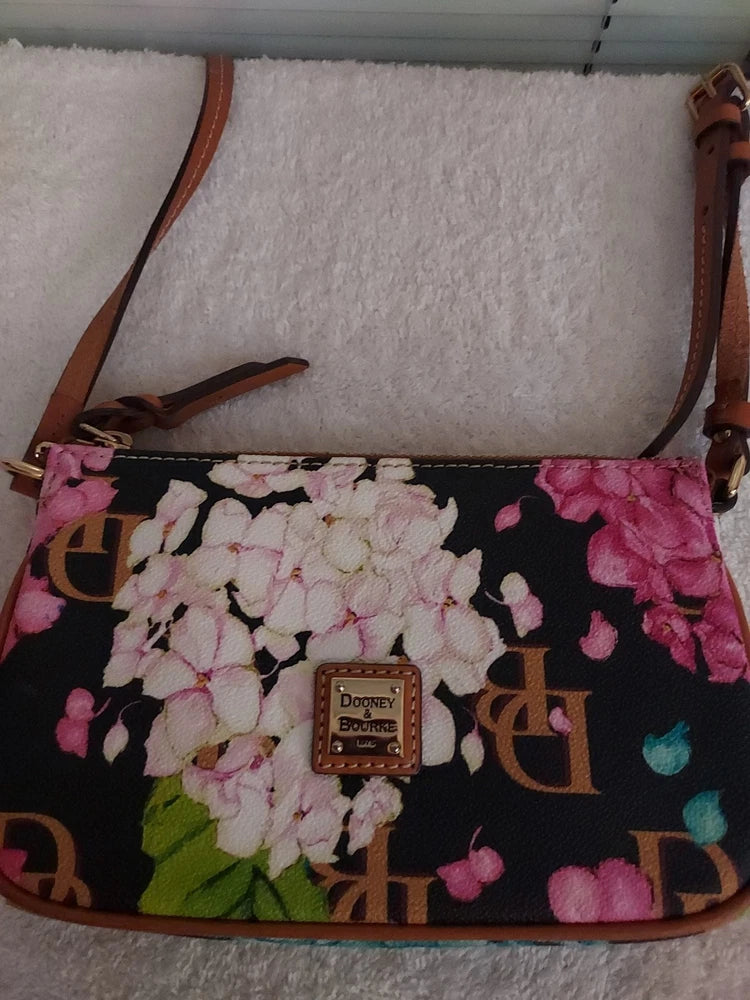 DOONEY  & BOURKE __LEXI HYDRANGEA __MONOGRAM__ BLACK FLORAL__ CROSSBODY Hydrangea