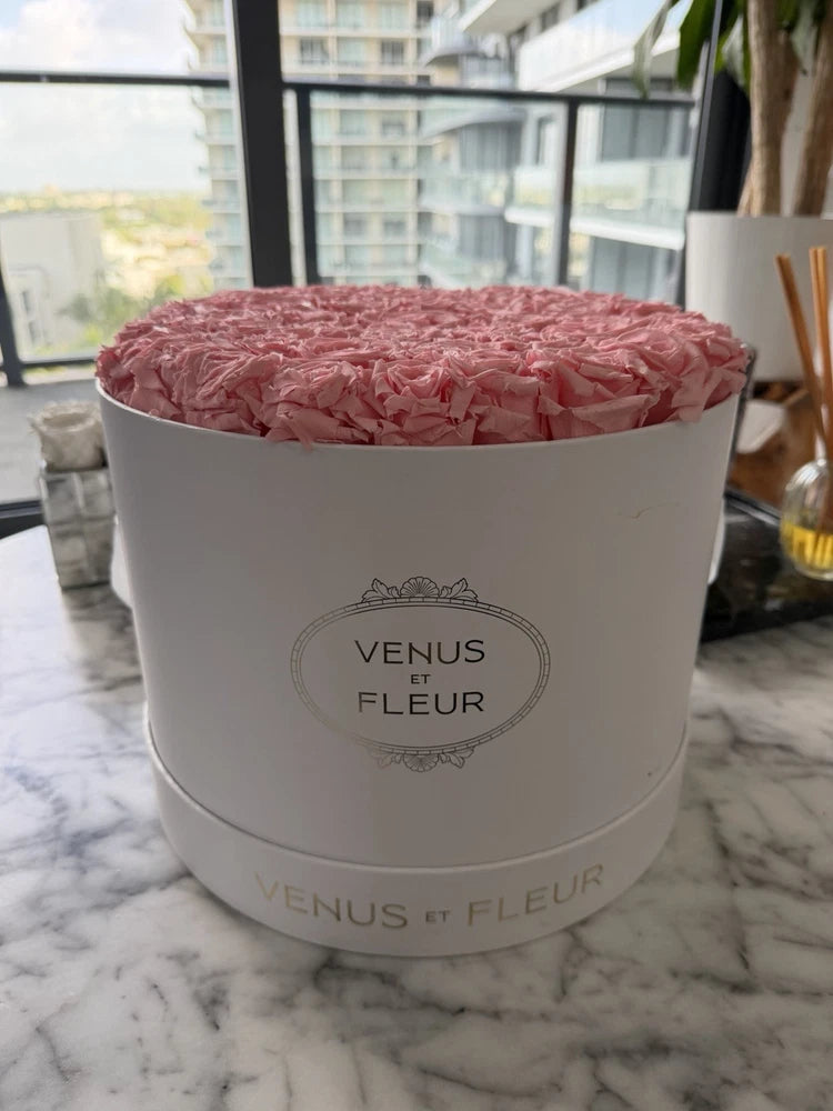 Blush pink rose flower box arrangement in white round keepsake box with Venus et Fleur logo