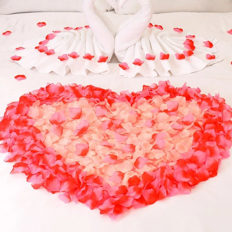 Heart-shaped artificial rose petals, red and pink petals for wedding bed decoration