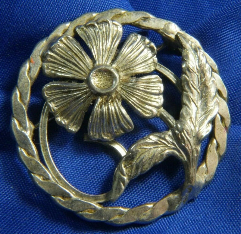 Silver-tone sunflower estate brooch pin with round wreath design and textured petals