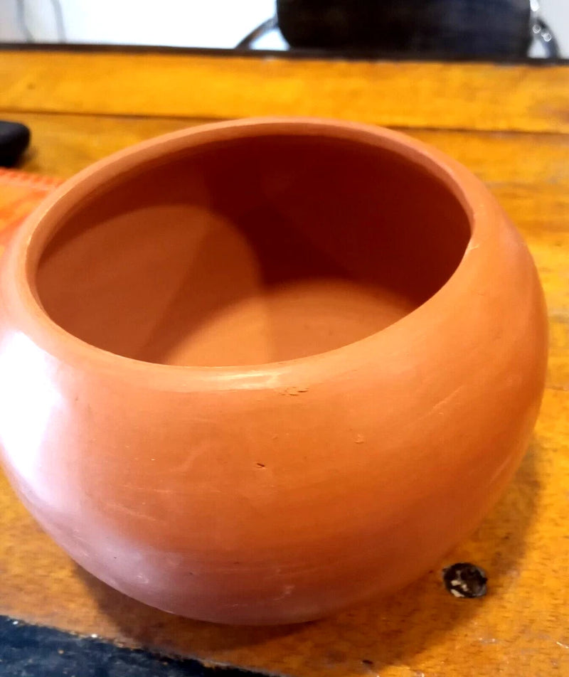 Round terracotta clay flower pot with wide open rim, close-up view