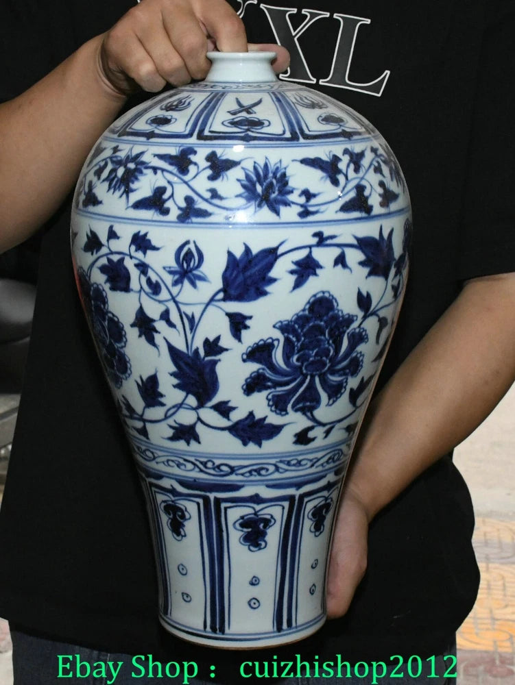 Blue-and-white porcelain lidded vase with peony-floral pattern