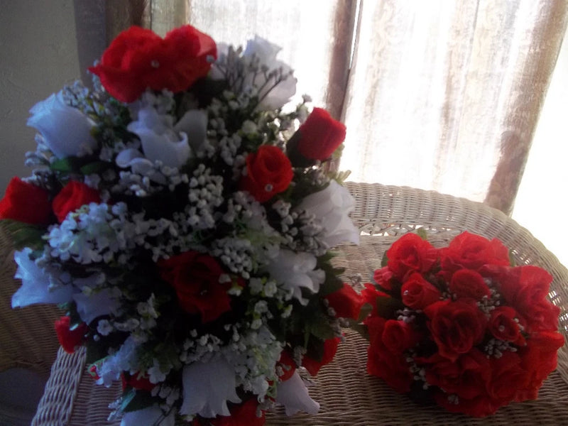 LARGE WEDDING BOUQUET WHITE AND RED WITH ATTENDANT BOUQUET AND 4 BOUT. Bouquet
