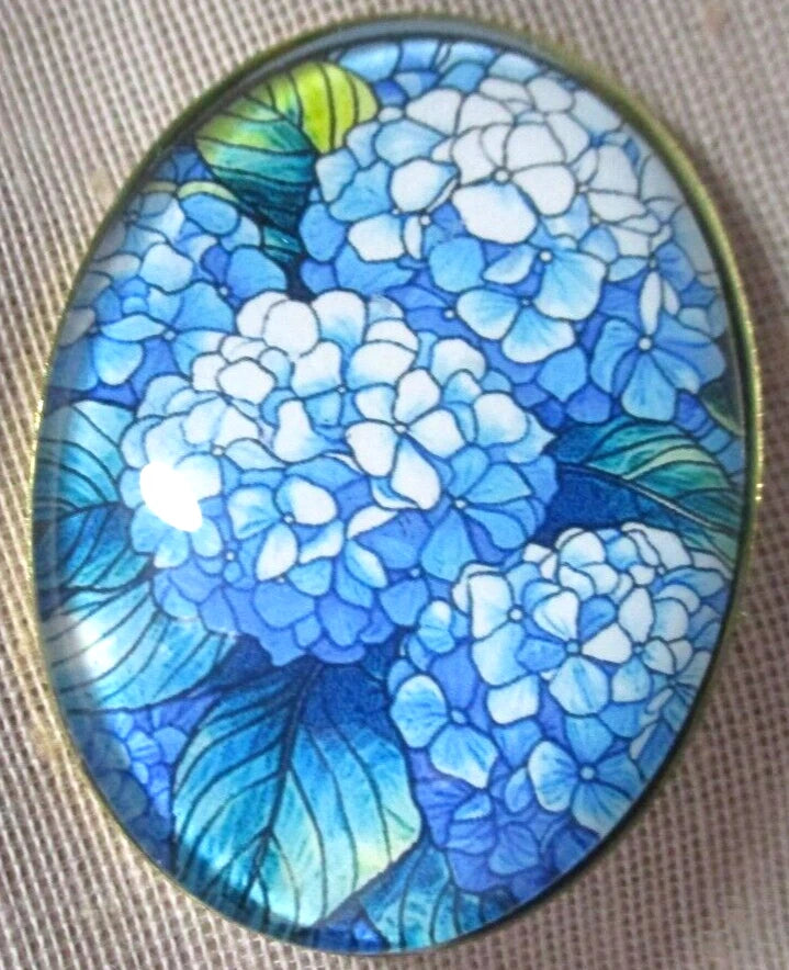 XL GLASS DOME "STAINED GLASS " FLOWER SERIES BUTTON - BLUE HYDRANGEA   1-1/2 IN Hydrangea