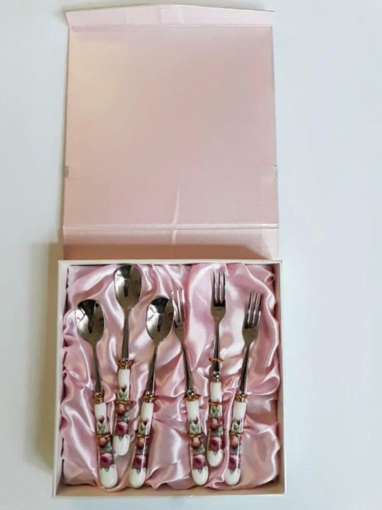 Korean TOPMATE Wedding Kitchen Wear Gift Set Red Rose. Six Piece Set in Pink Box Ranunculus