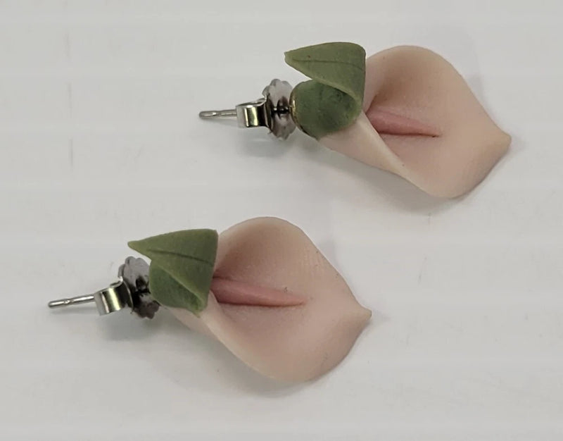 *B) Pink Lily Flower Floral Costume Jewelry Earrings Lily