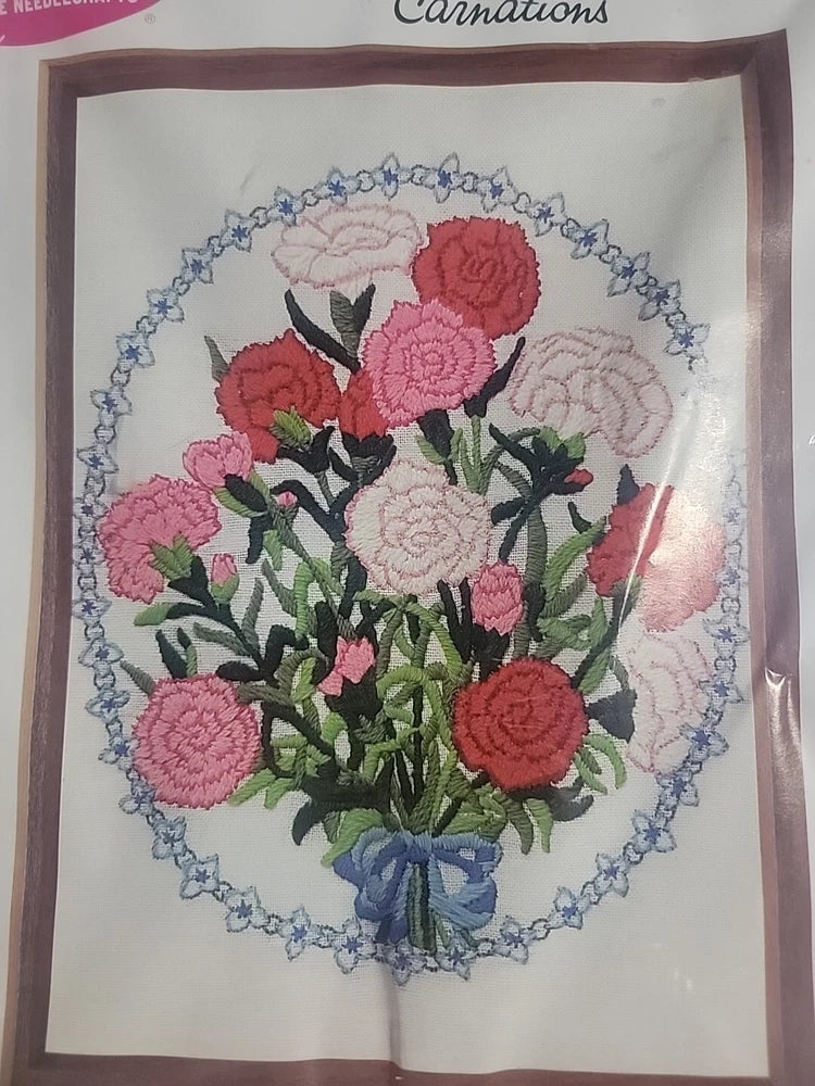 Wonderart Needlecraft Stitch Kit Retro CARNATIONS Flowers Floral 12x16" NEW Sew Carnation