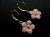 A PAIR PINK ENAMEL DAISY FLOWER THEMED DANGLY LEVERBACK HOOK EARRINGS. NEW. Daisies