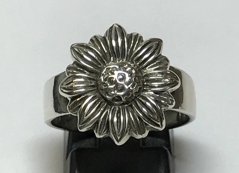 Sterling silver sunflower ring with raised floral center and petal details