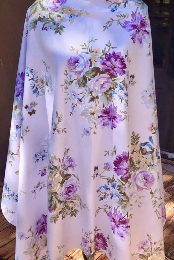 Light purple floral cotton fabric with vintage roses pattern