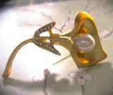 gold tone cala lily brooch with a faux pearl Lily