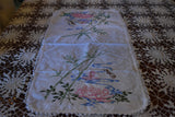 VINTAGE EMBROIDERED LILY PAD FLOWER TABLE RUNNER 15 1/2