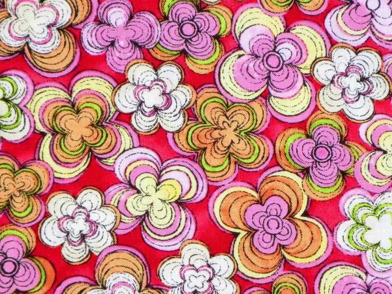 FAT QUARTER  QUILTING TREASURES FLOWER FABRIC  AZIZA PINK RETRO SPIRAL FLORAL QT Flowering Plants