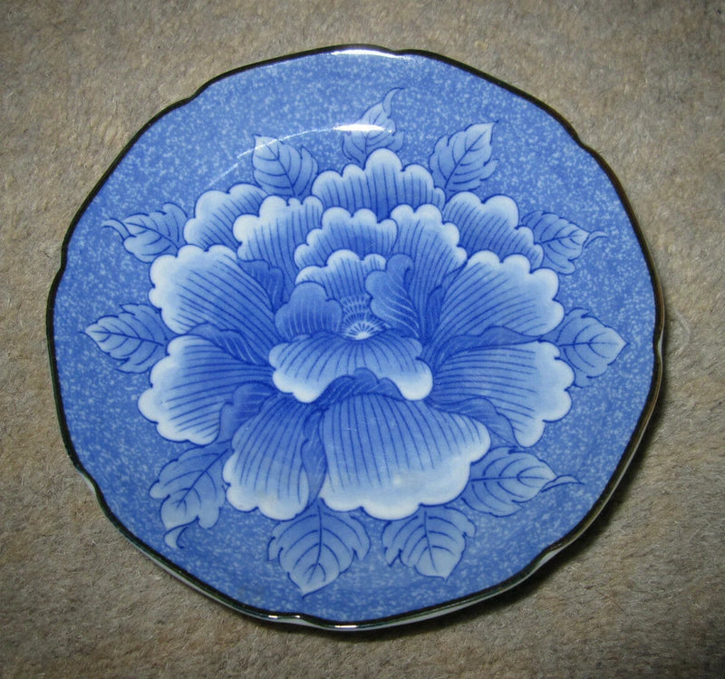 Vtg Japanese blue & white peony flower plate, Matsumine Kiln mark, 4 5/8" Peony
