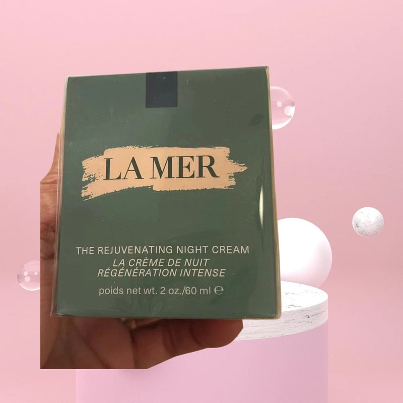 LA MER regenerating night cream box, dark green with LA MER logo and product label