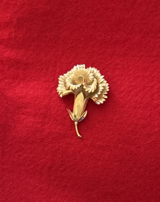 Vintage Crown Trifari 3D Brushed Gold Tone Carnation Flower Brooch Signed EUC Carnation