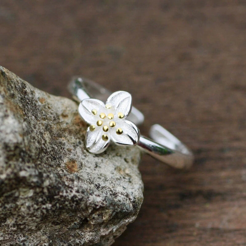 Sterling silver lily flower ring with gold-tone center detail