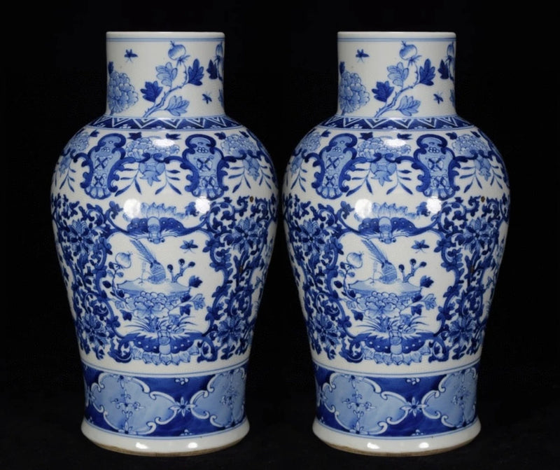 Blue-and-white porcelain vase pair with peony bird insect pattern