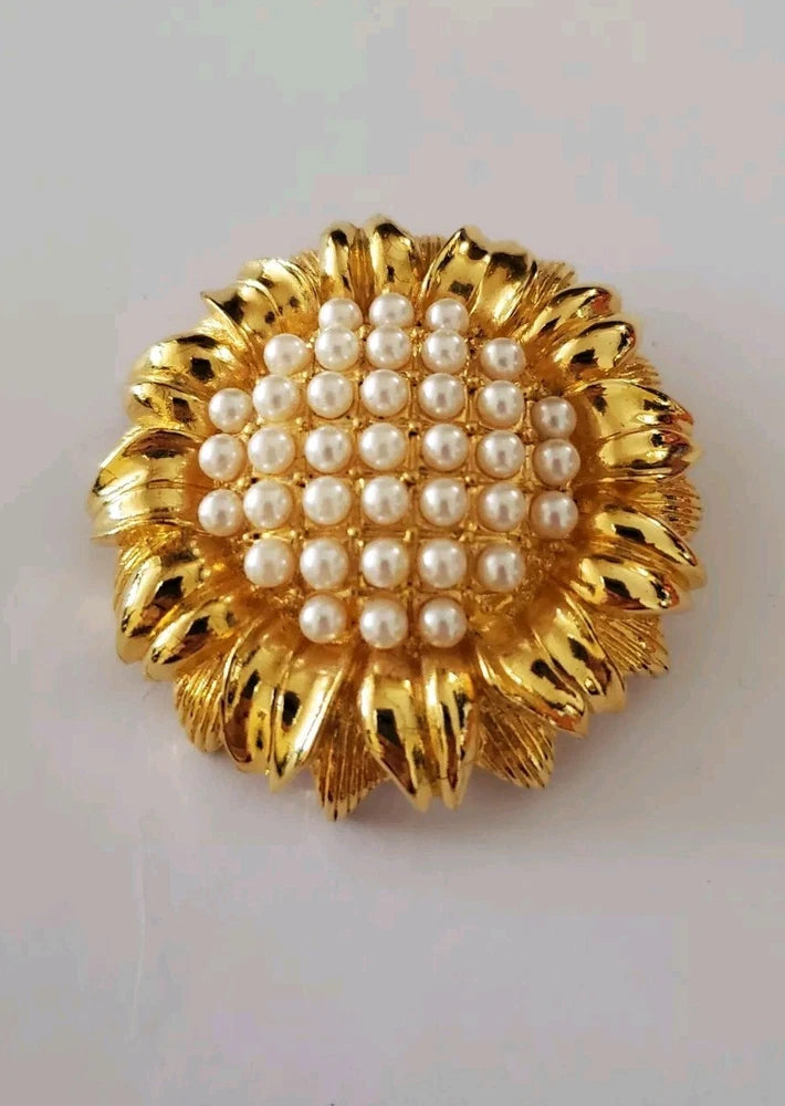 VINTAGE SUNFLOWER 2" BROOCH/PIN/PENDANT W/FAUX PEARLS, GOLDTONE SIGNED "MOD" Sunflower