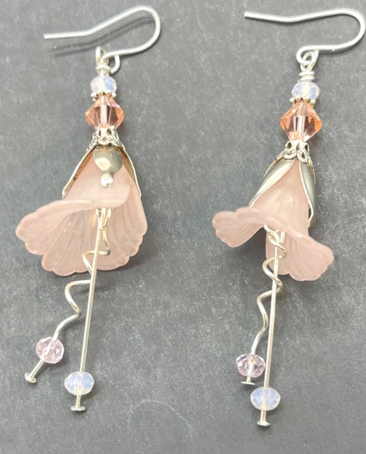 Earrings.  Silver Tone Subtle Pink Lucite Calla Lily Flowers w/Drops. 2.5" Lily