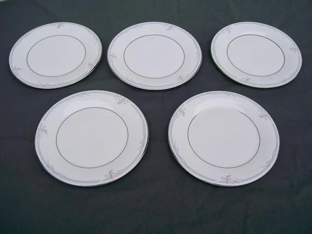 ROYAL DOULTON *CARNATION* ( LOT OF 5 ) SALAD PLATES  UNUSED Carnation