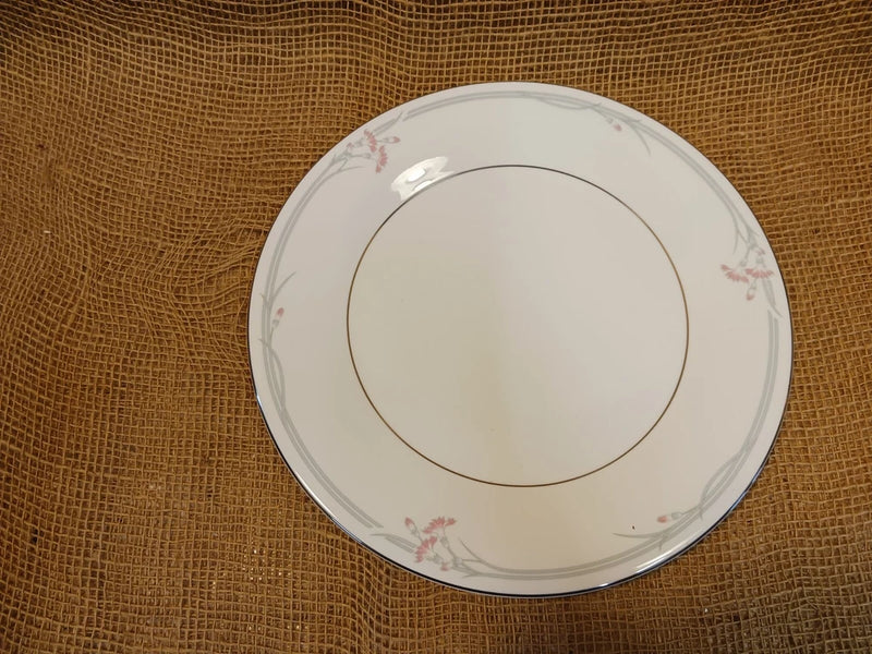 Royal Doulton CARNATION dinner plate; Brand new, never used Carnation