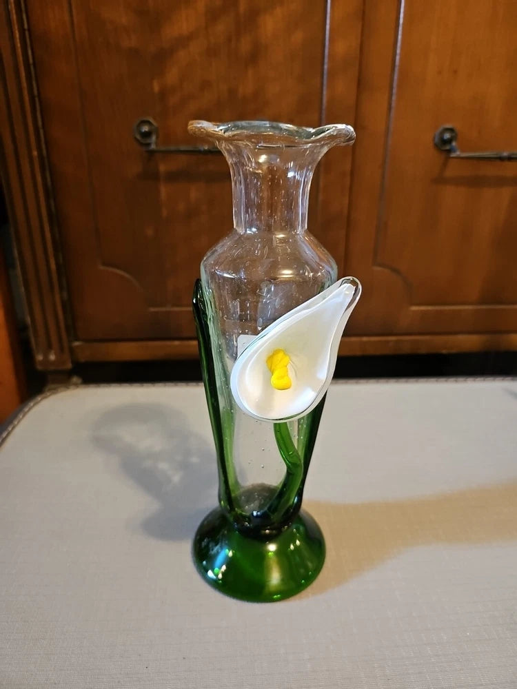 Art glass lily flower vase with clear neck, dark green base, and white lily cutout with yellow center