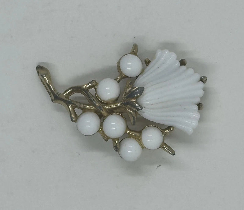Vintage White Milk, Glass, Carnation, Flower Brooch Gold Tone 2Ó 1950-1960Õs Carnation