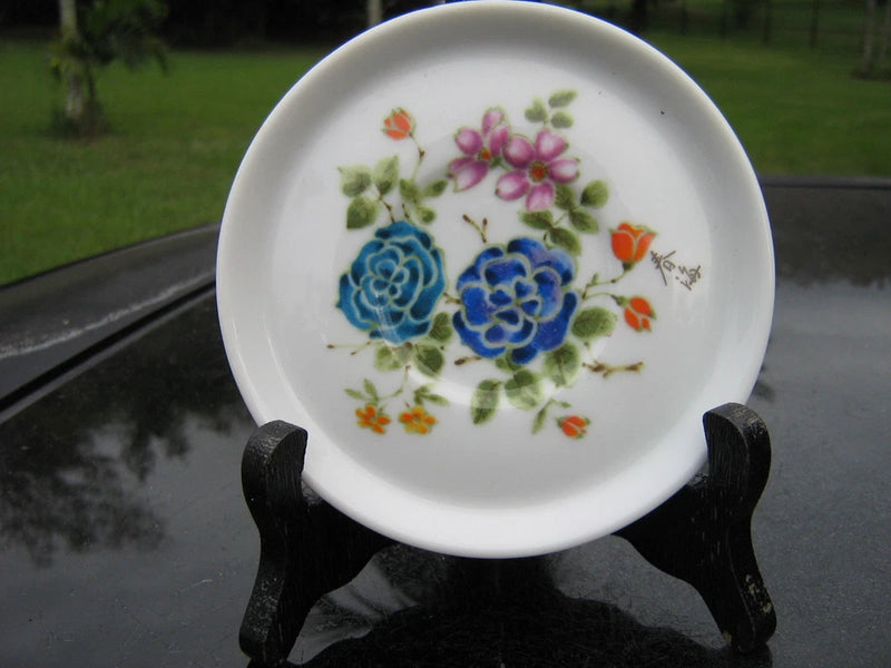 VINTAGE  BLUE CARNATION AND WILD FLOWERS  PIN DISH  4.5" SIGNED KYOYO Carnation