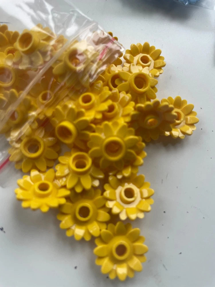 LEGO- NEW- #6901-YELLOW-FLOWER ROUND/16 PETALS/SUNFLOWER-30 PIECES Sunflower