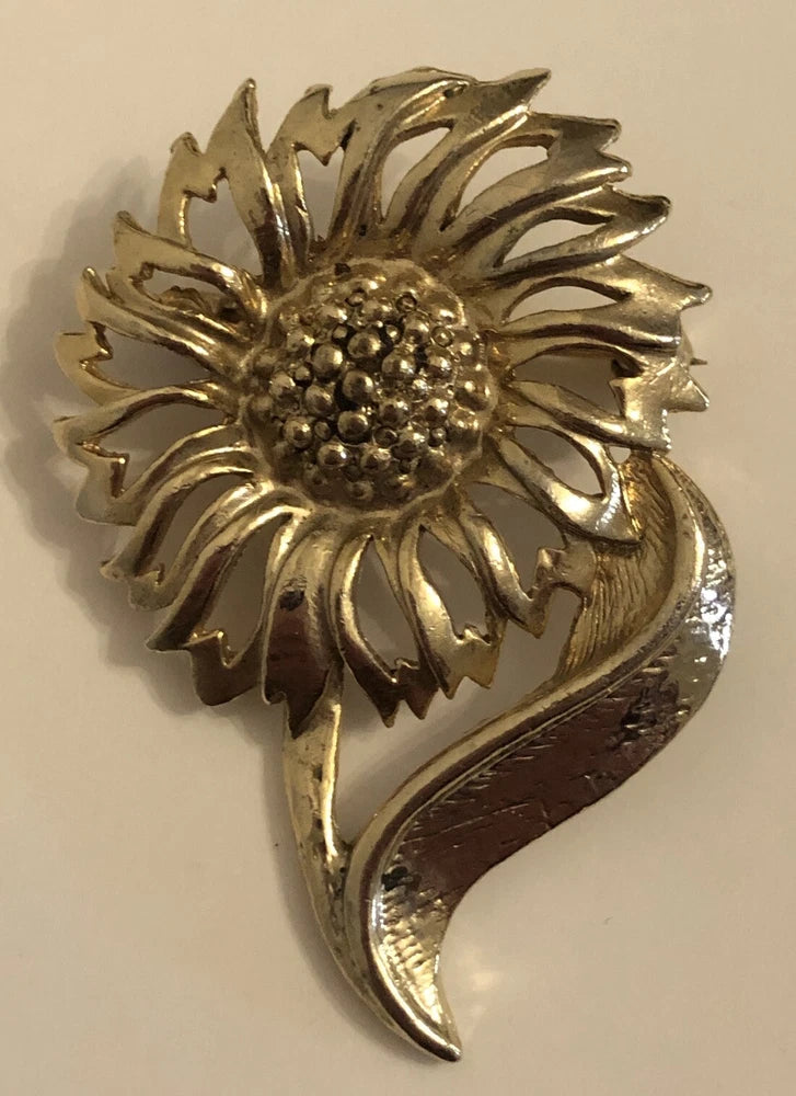 Gold tone Sunflower Brooch Pin Costume Jewelry Unbranded Sunflower