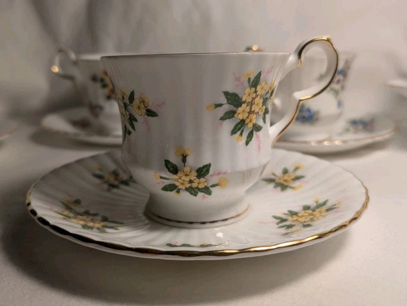 4 Royal Windsor Demitasse Cups Saucers Floral Sweet Pea Carnation Carnation