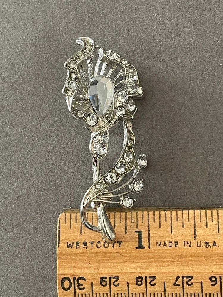 VINTAGE SILVERTONE CLEAR RHINESTONE FLOWER LILY PIN BROOCH (F-16,55) Lily