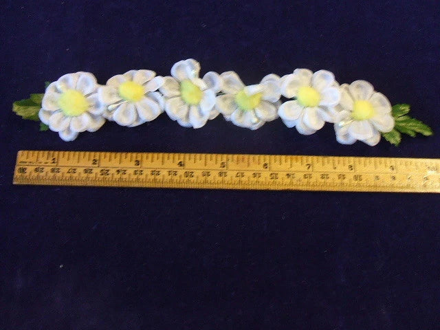 Vintage Millinery Flower Rounded Daisy Chain White Strand G26W Daisies