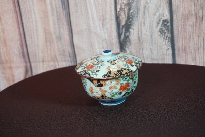 Arita peony-pattern teacup with matching lid, floral design and blue accents