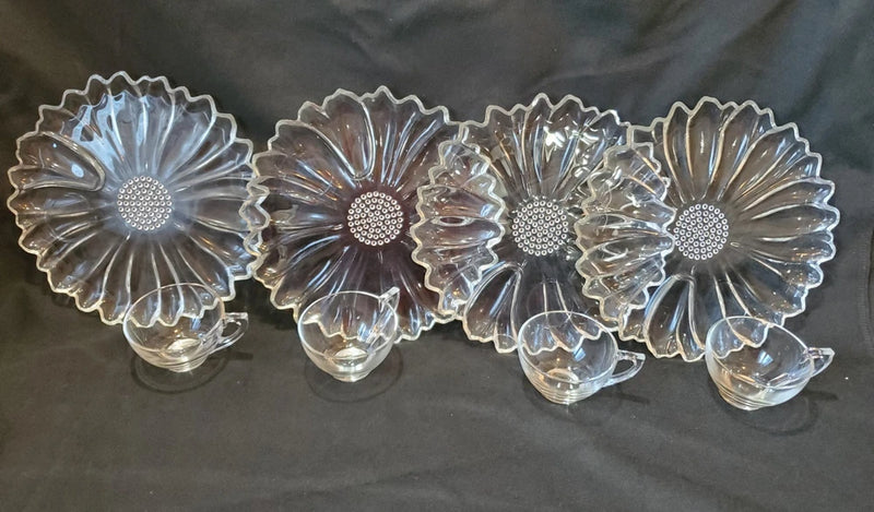 Vtg Hazel Atlas Clear Daisy Sunflower Snack Luncheon Plate & Cup Set Of 4 multi Sunflower