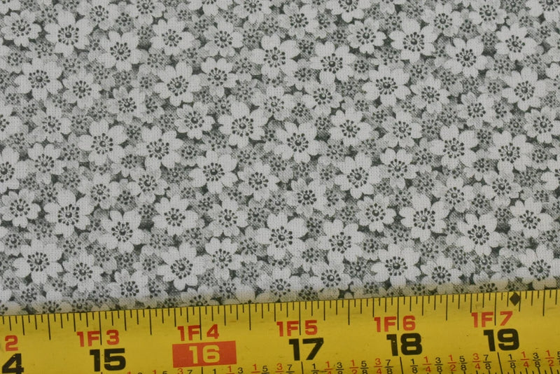 By 1/2 Yd, Vintage, Green & White Calico Quilt Cotton, P348 Flowering Plants