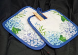 Set 2 Royal Norfolk Blue Floral Hydrangea Potholders + Placemat/Centerpiece 475 Hydrangea