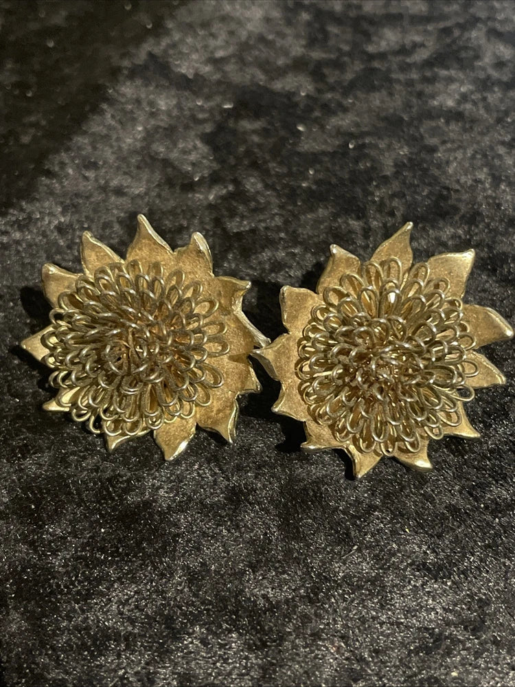 Vintage Floral Domed Sunflower Clip On Earrings Textured Brushed Gold Tone 1.25Ó Sunflower