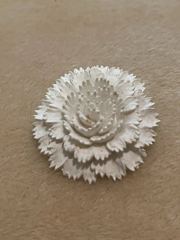 VTG CARNATION ZENIA FLOWER BROOCH PIN WHITE RESIN 1 1/2" .EXCELLENT CONDITION. Carnation