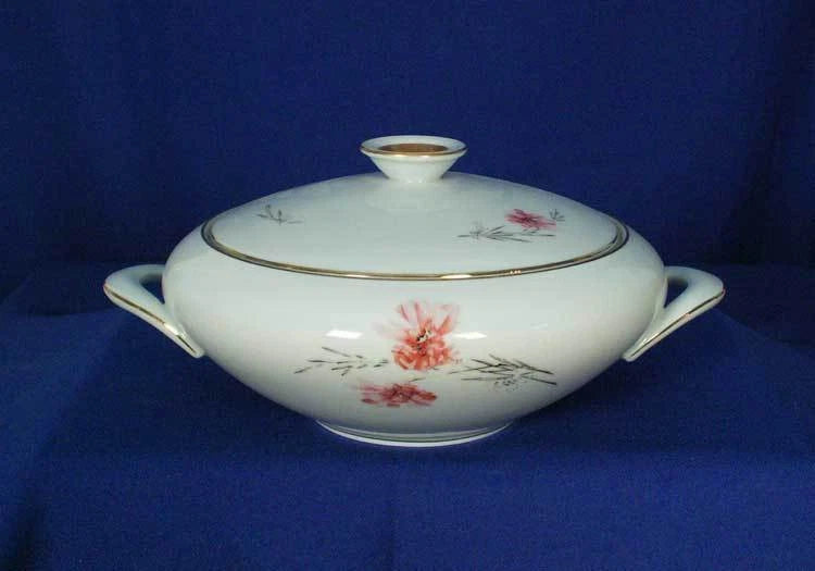 KPM 710 Vegetable Bowl Round Covered Pink Carnation Krister Mark Germany Carnation