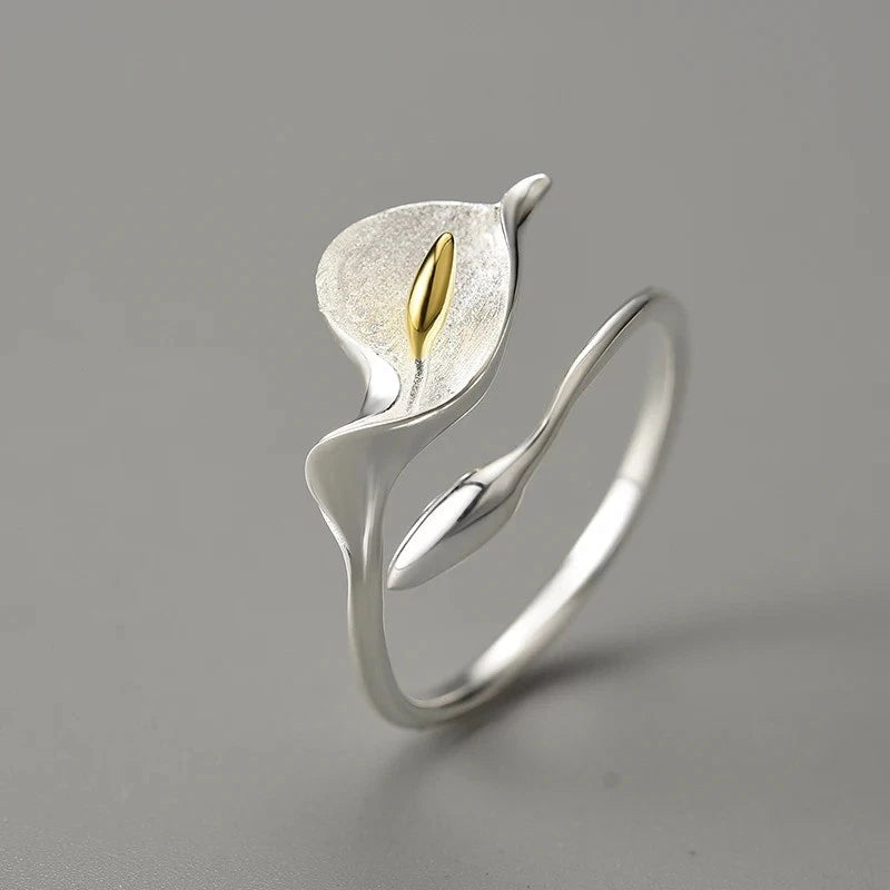 Adjustable 925 silver calla lily ring with gold-tone center petal