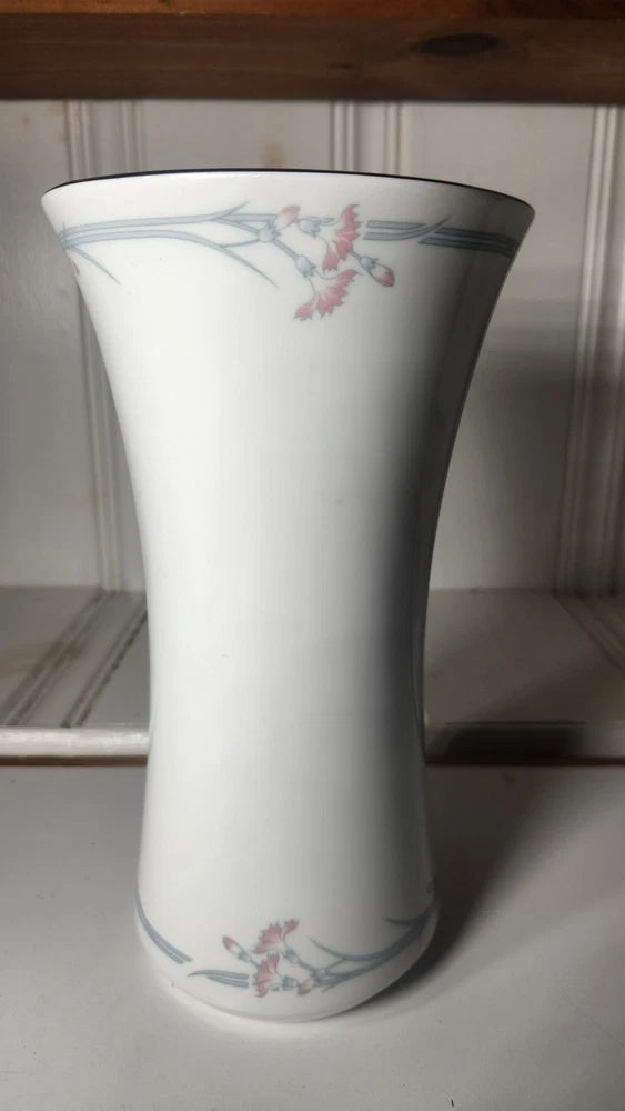 Royal Doulton Fine Bone China England 9" Vase Carnation Pattern H5084 Good!!!! Carnation