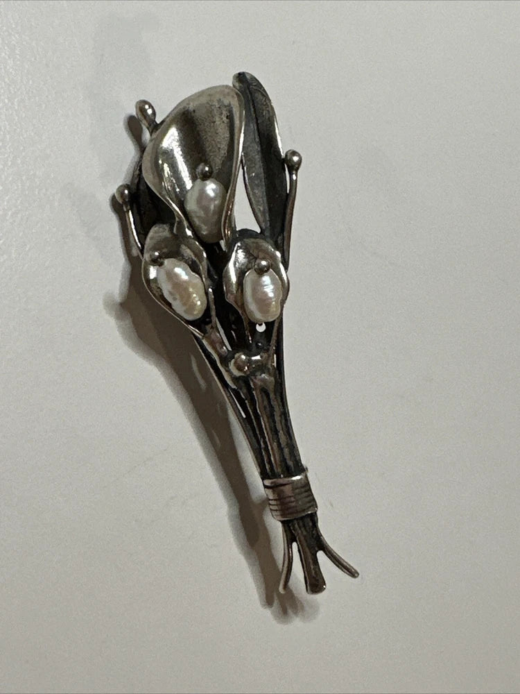Sterling silver cala lily flower brooch with pearl accents and pin back