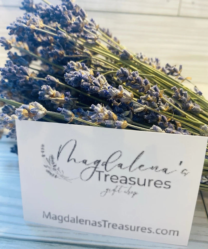 Dried lavender bundles with blue-purple blossoms and tied stems, shown with a product tag